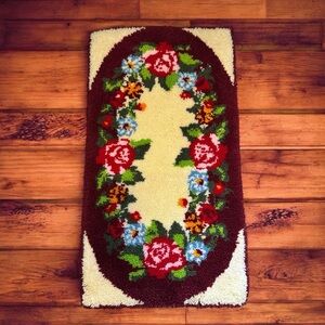 26.5” x 48” Handmade Vtg Latch Hook Floral Rug Wall Hanging Cottagecore